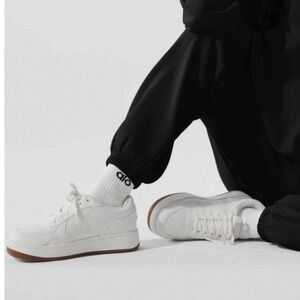 Great condition Alo Yoga Alo-X White Leather Low Top Sneakers Womens 9 Mens 7.5